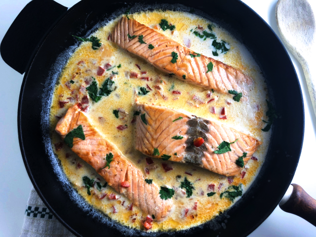 Salmão com leite de coco e lima